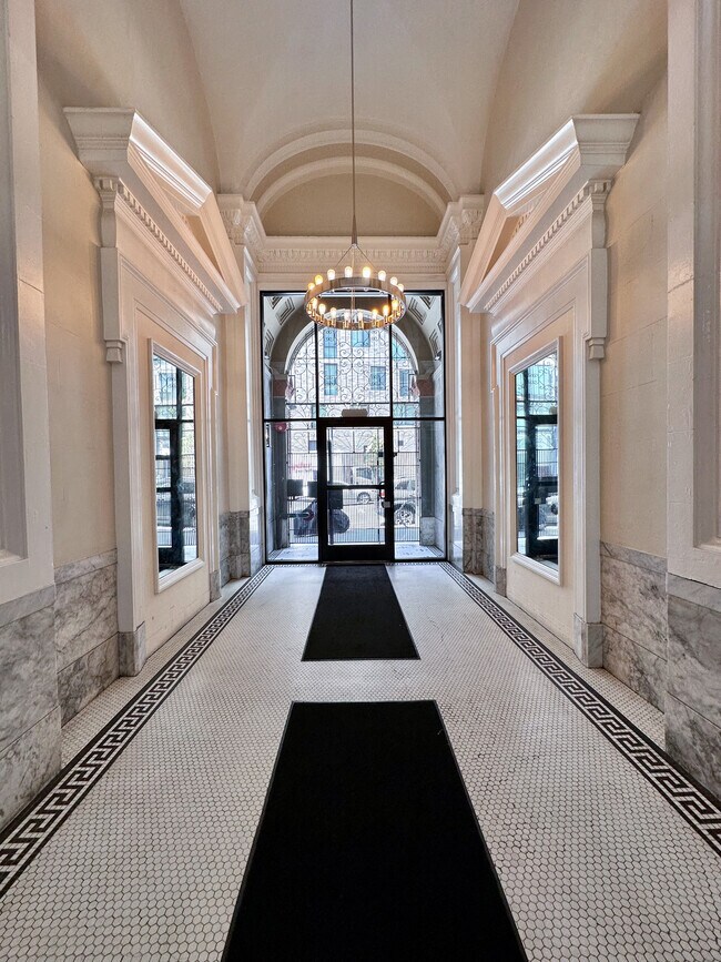 Foto del edificio - Larkin Street Apartments