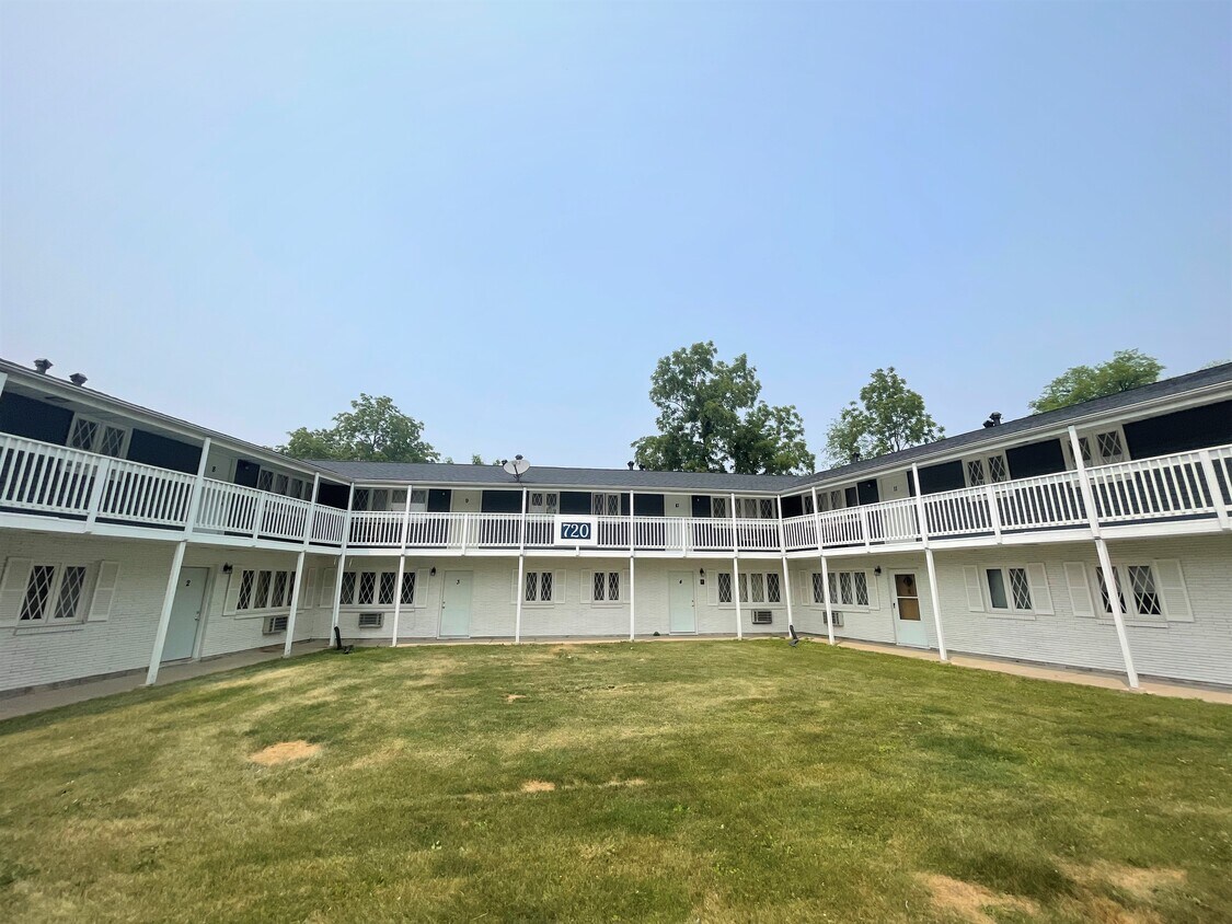 Primary Photo - 720 4th Avenue Pl