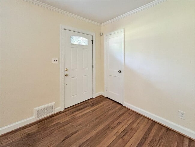 Foto del edificio - 6058 Harleston Rd NE