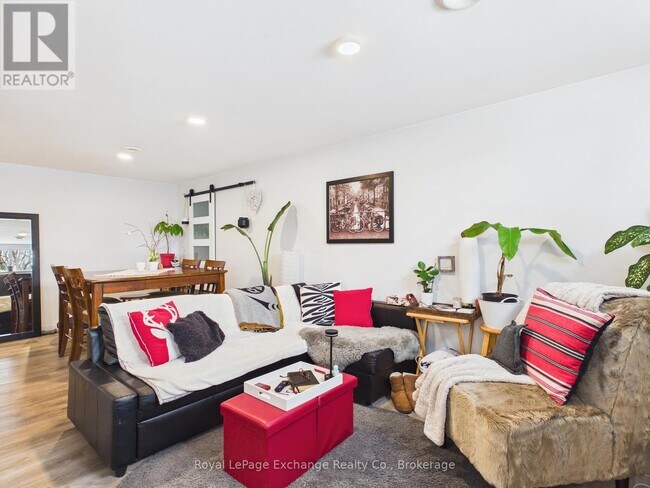 Photo du bâtiment - 966 Charles St