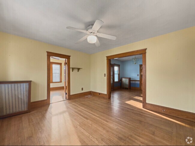 Building Photo - 71 Paine St
