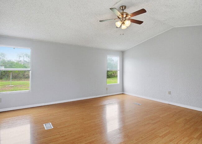 Building Photo - 3 Bedroom Manufactured Home on Nearly 2 Acres with Large Shop