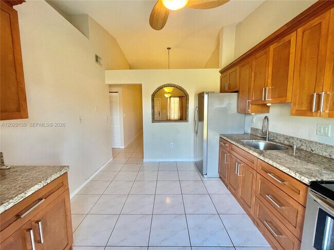 Foto del edificio - 6912 NW 179th St