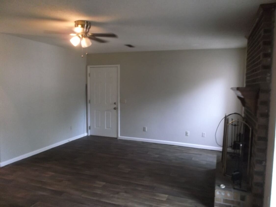 Building Photo - 814 Old Newton Rd