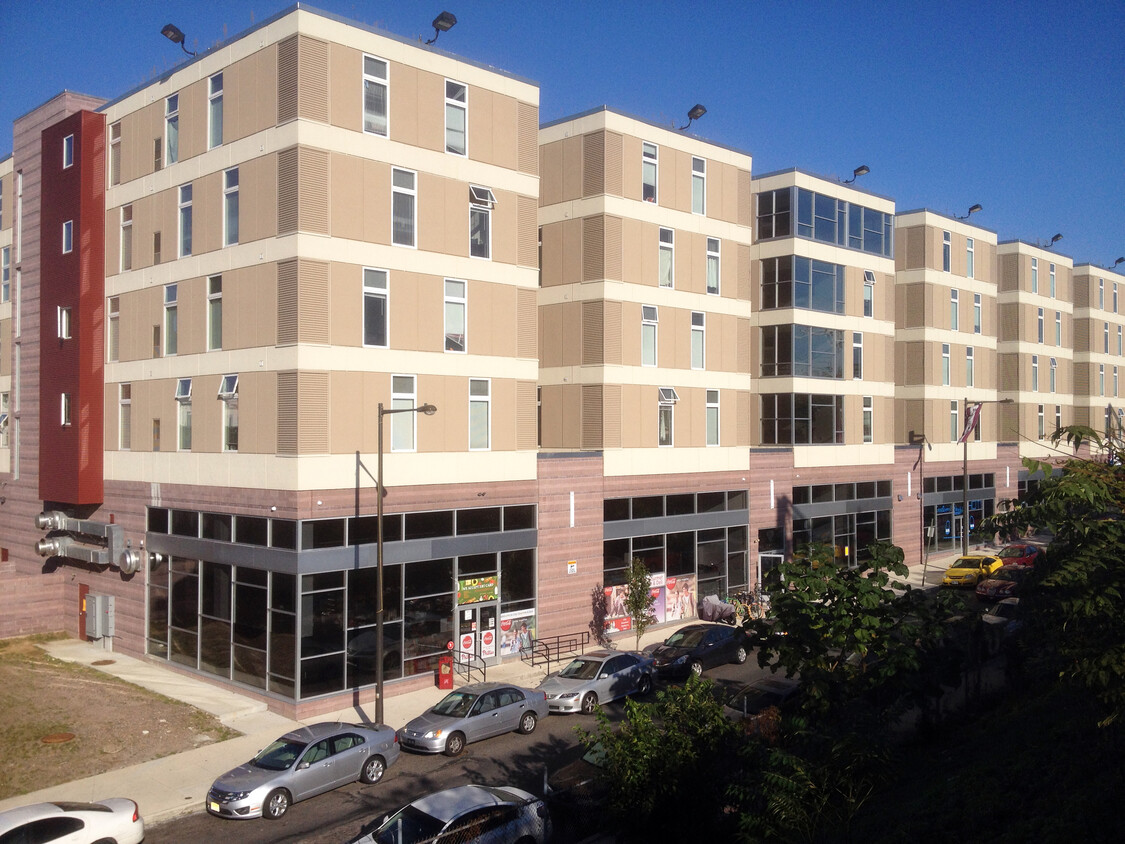 Exterior_Building View - Temple Crossing