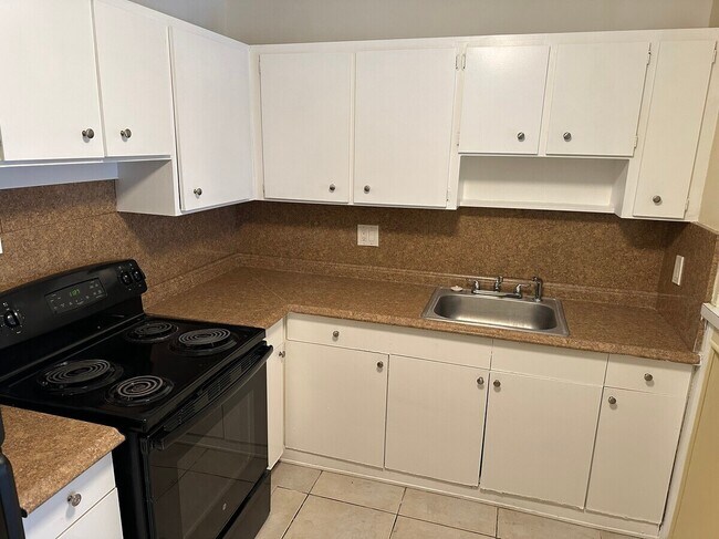 Foto del edificio - 5311-5317 NW 22nd St