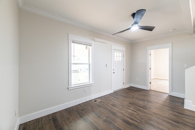 Foto del edificio - 1287 E Harper Ave