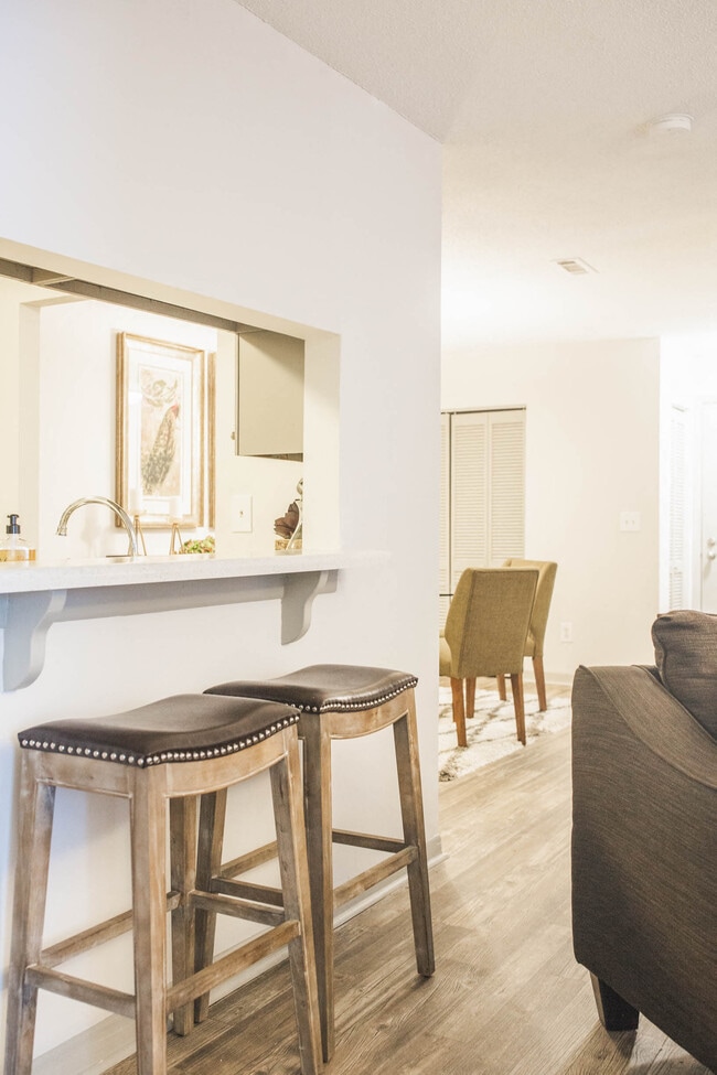 Foto del edificio - 300 Hickory