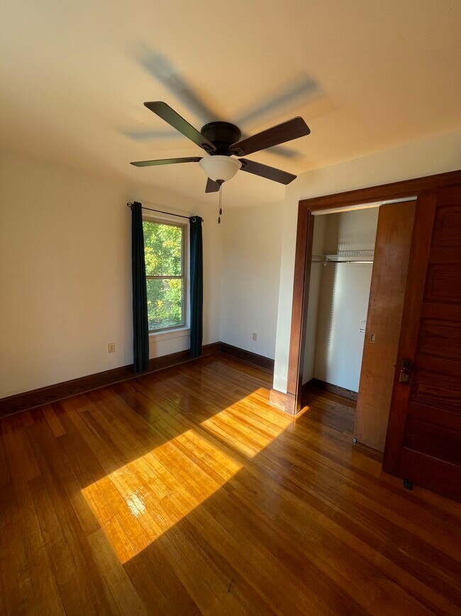 Foto del edificio - 210 S Academy St