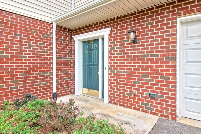 Building Photo - 620 Tall Oak Blvd | 3 Bed; 2.5 Bath with G...