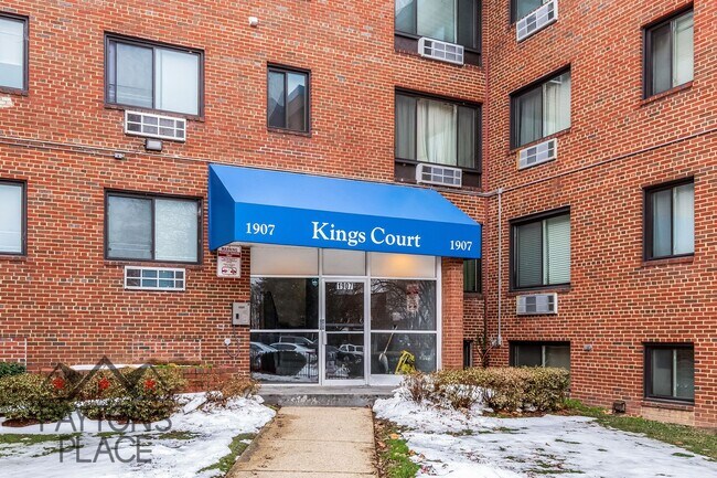 Foto del edificio - Spacious condo with Water included and Parking!!!