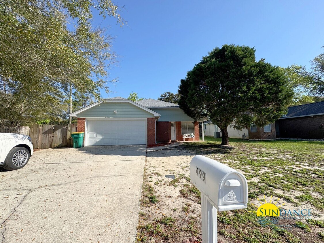 Primary Photo - Charming 3-Bedroom Home Near Hurlburt Fiel...