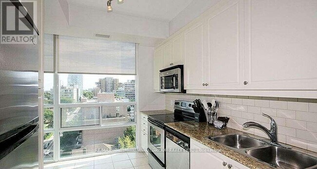 Photo du bâtiment - 88-1088 Broadway Ave