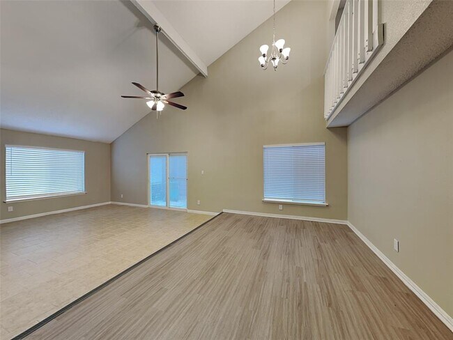 Building Photo - 2719 Meadowgrass Ln