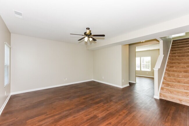 Building Photo - 724 Maylene Dr