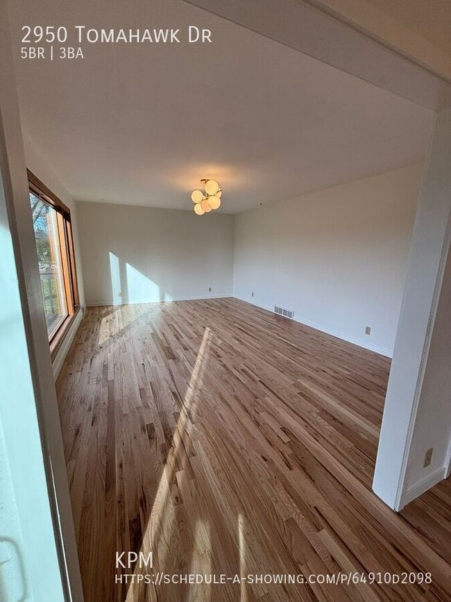 Building Photo - 2950 Tomahawk Dr