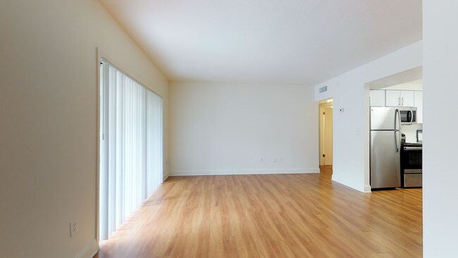 Four Quarters Apartments And Townhomes Miami Fl 1br 1ba 780sqft Four Quarters Apartments And Townhomes