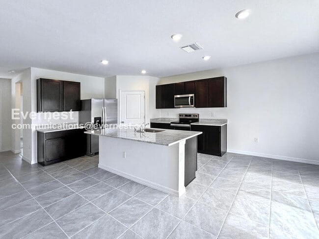 Foto del edificio - 8332 Juning Cove