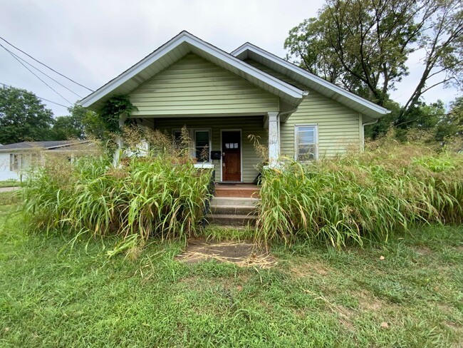 Building Photo - 1311 W Ash St