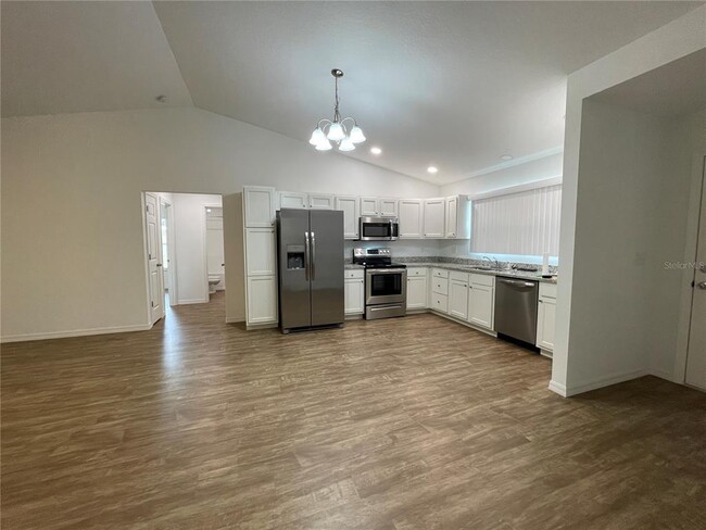 Building Photo - 613 Eden Dr