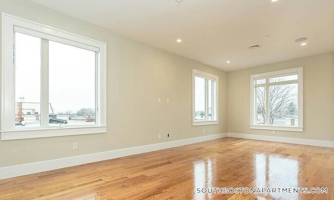 Building Photo - 17 Vinton St
