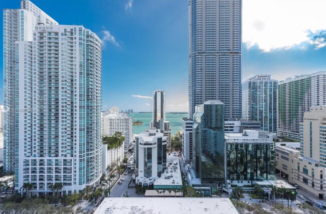 Building Photo - 1010 Brickell Ave