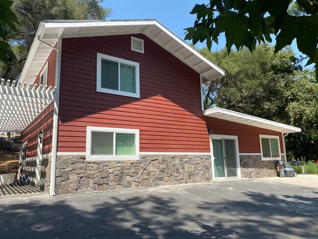 Building Photo - 47360 Sandia Creek Dr