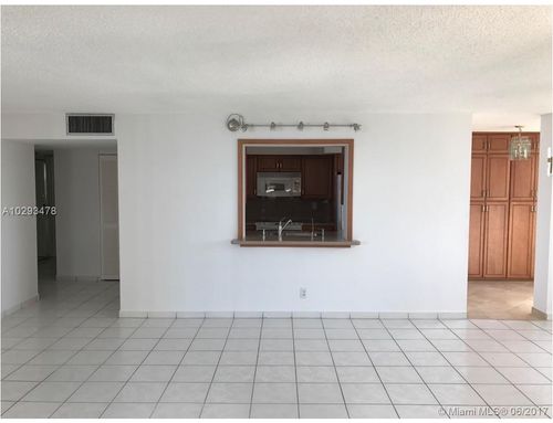 Building Photo - 1925 Brickell Ave