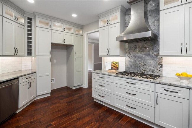Building Photo - 6435 Ivey Creek Cir