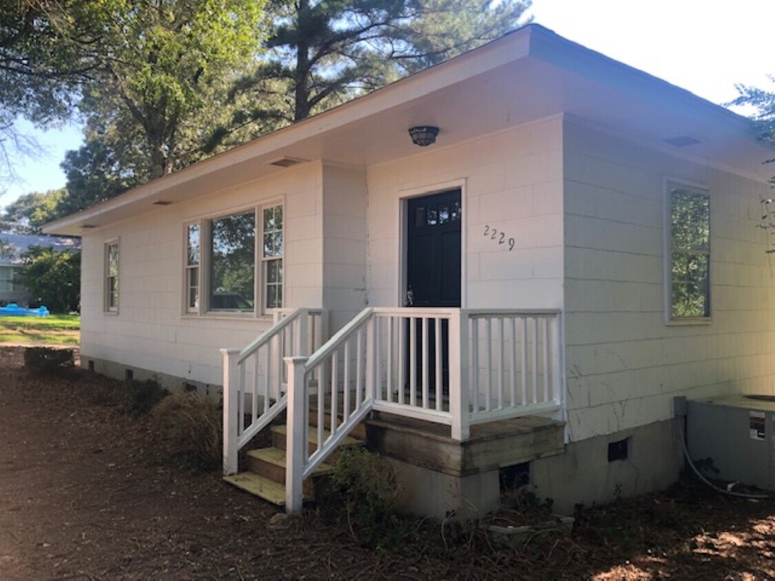 Foto principal - 2229 Stewart St