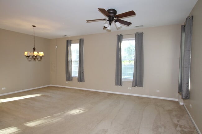 Building Photo - 351 Springbrook Trail S