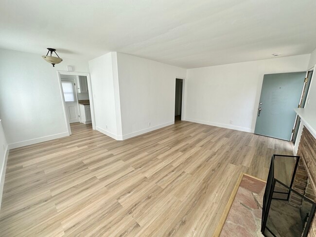 Building Photo - 1210 Huntington Dr