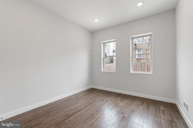 Building Photo - 2131 N Franklin Street Unit 2