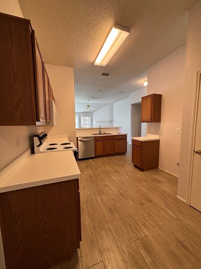 Building Photo - 813 Sage Cir