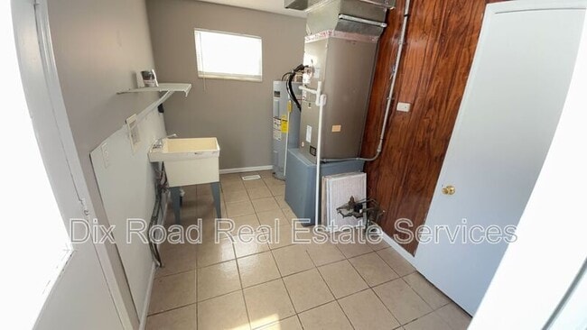 Building Photo - 5926 Janice Dr