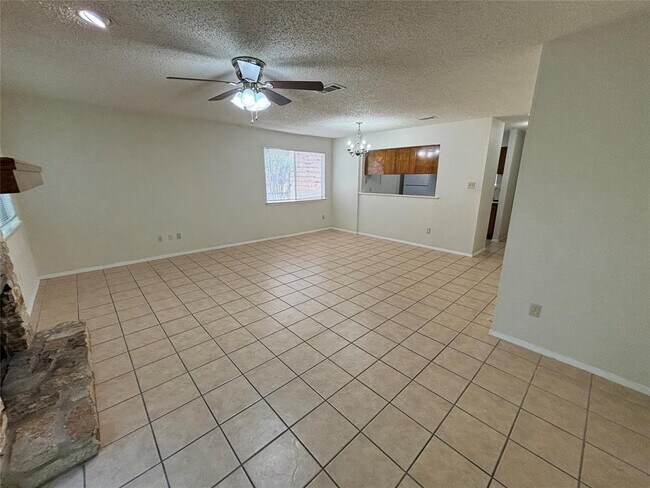 Building Photo - 3537 N Hills Dr