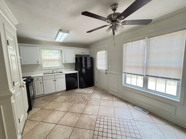 Building Photo - 4 Bedroom/3 Bath house in Acworth