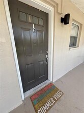 Building Photo - 924 La Costa Cir