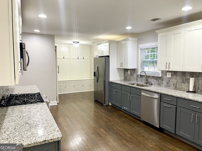 Building Photo - 1146 Edgefield Dr SW