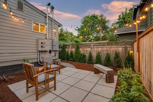 Foto del edificio - 6404 47th Ave SW