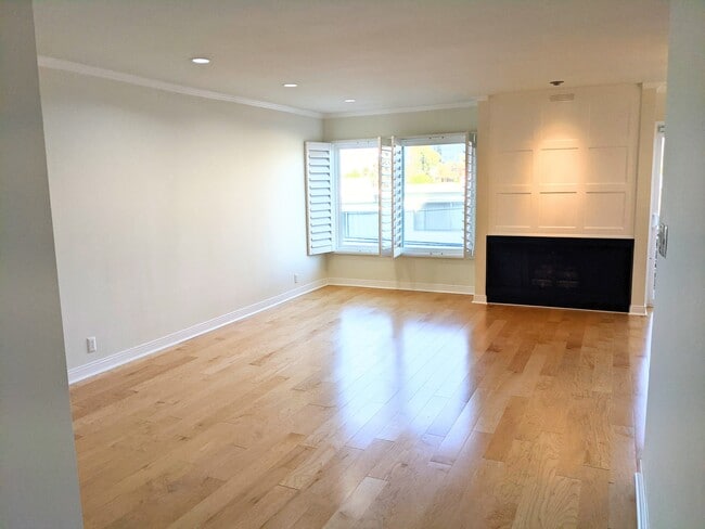 Foto del edificio - 11656 Montana Ave
