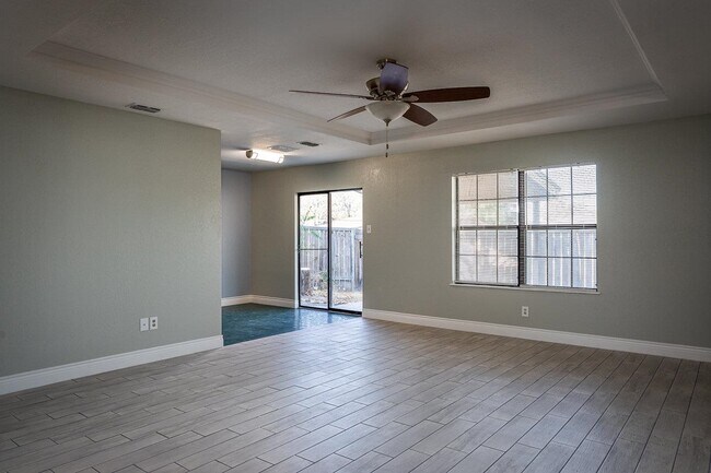 Building Photo - 210 Miller Dr