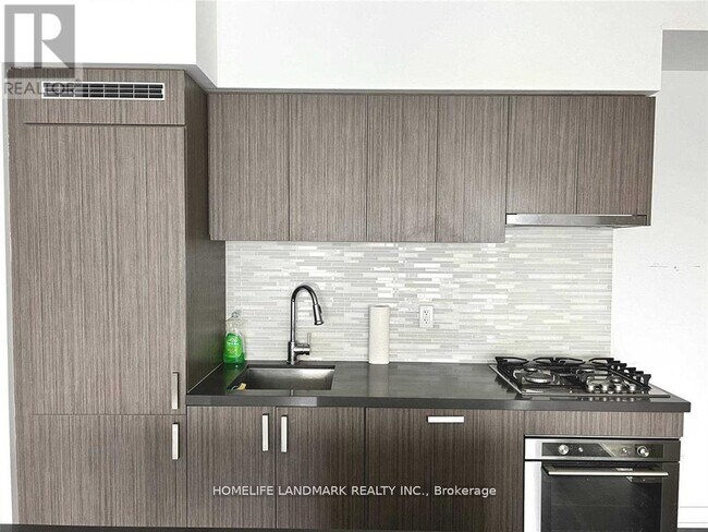 Photo du bâtiment - 501 St Clair Ave W