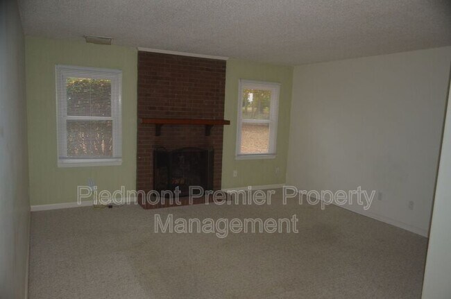 Foto del edificio - 1625 Village Pl