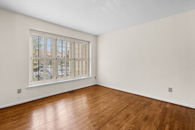 Foto del edificio - 3 Bed 3.5 Bath - Rockville Townhouse - Fin...