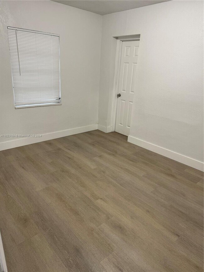 Foto del edificio - 600 SW 72nd Ct