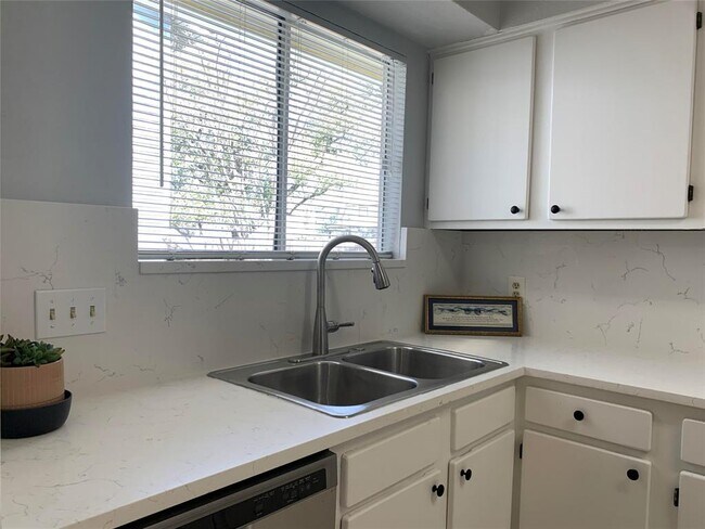 Foto del edificio - 8308 Wexford Dr