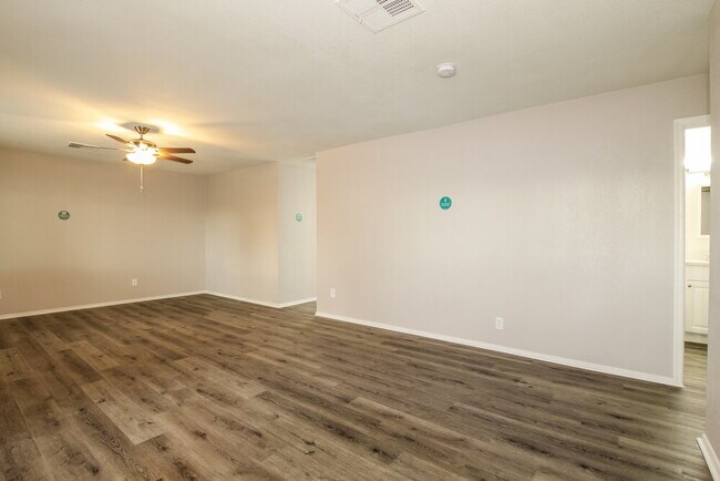 Building Photo - 5539 N 31st Dr