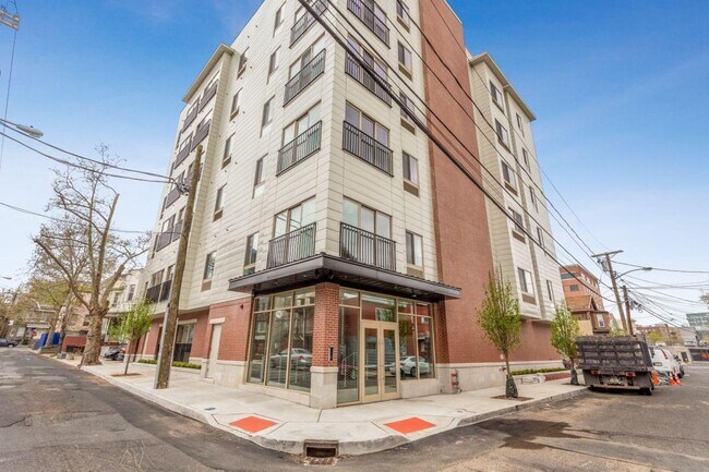 Building Photo - 3 Perrine Ave