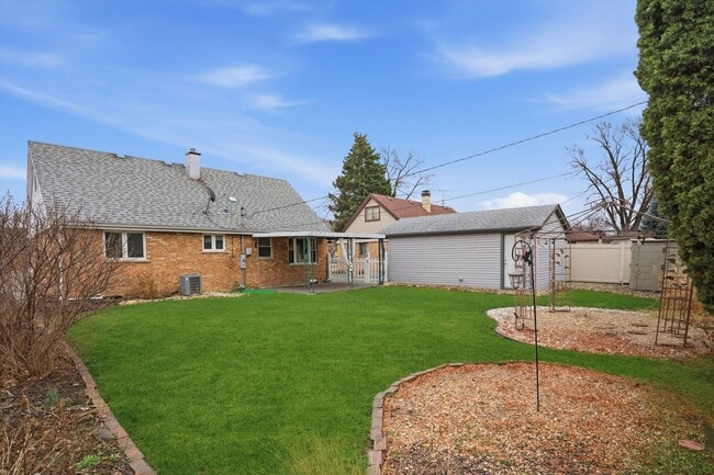 Building Photo - 8912 Windsor Ln